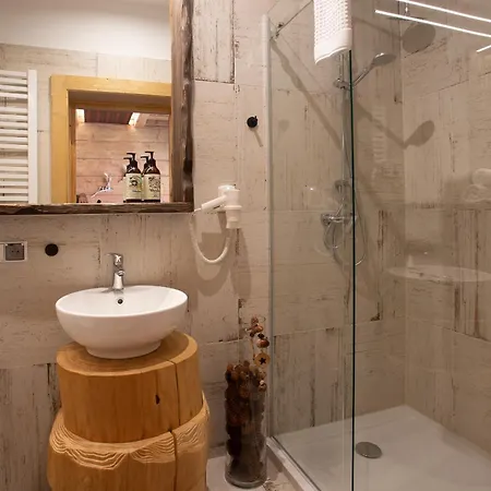 B&B Niedzwiedzia Garden & Sauna 포로닌