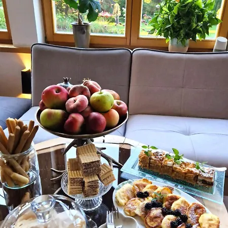 B&B Niedzwiedzia Garden & Sauna 포로닌