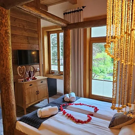 Niedzwiedzia Garden & Sauna 포로닌