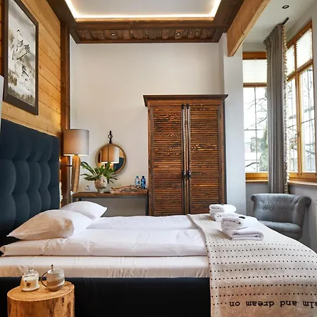 Niedzwiedzia Garden & Sauna B&B 포로닌