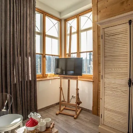 B&B Niedzwiedzia Garden & Sauna 포로닌