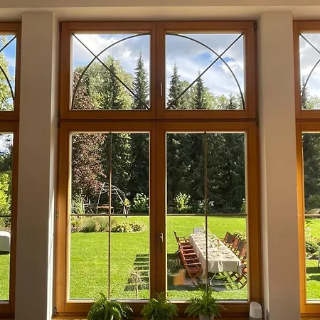לינה וארוחת בוקר Niedzwiedzia Garden & Sauna